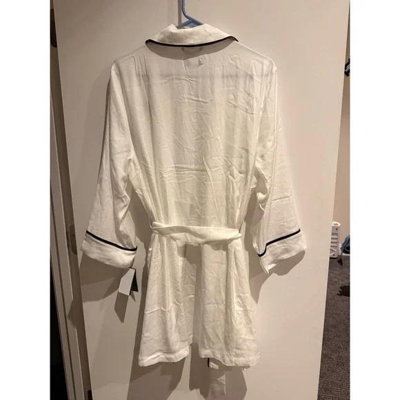NWT - Kate Spade New York White Mrs. Embroidered Initials Bathrobe Sz L/XL